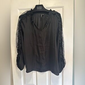 ❤️ VERSONA BLACK BLOUSE WITH LACE DETAIL & ULTRA FLATTERING, PRETTY FIT